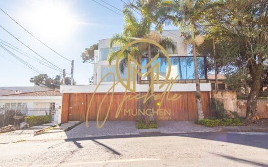 Casa – Um Refúgio de Luxo no Coração do Batel!