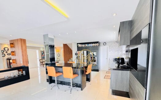 Casa 100% mobiliada para locação – 3 quartos (2 suítes), condomínio fechado em Santa Felicidade